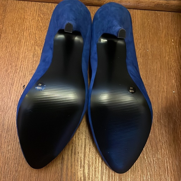 Blue Pumps - Picture 5 of 5